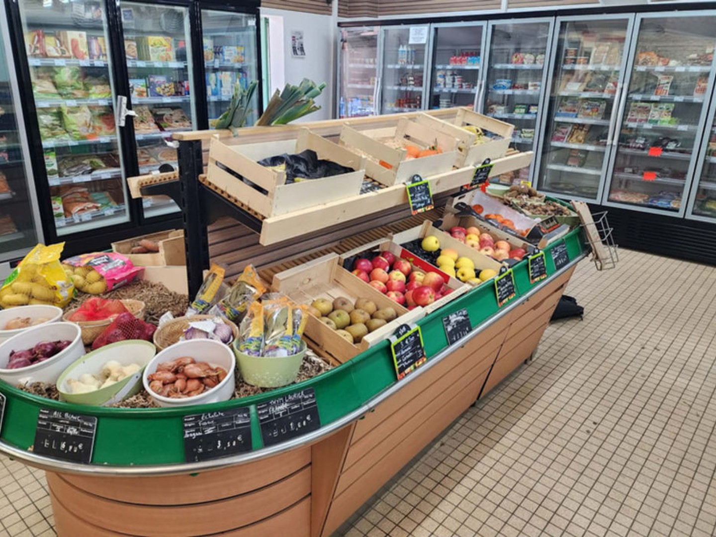 Magasin à vendre - 200m2 - Saint-Nicolas-De-... (44460)