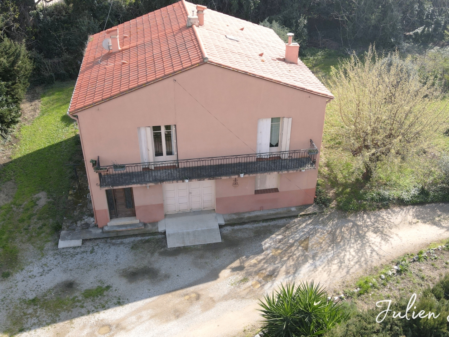 Villa 4 faces sur 1500m² de terrain