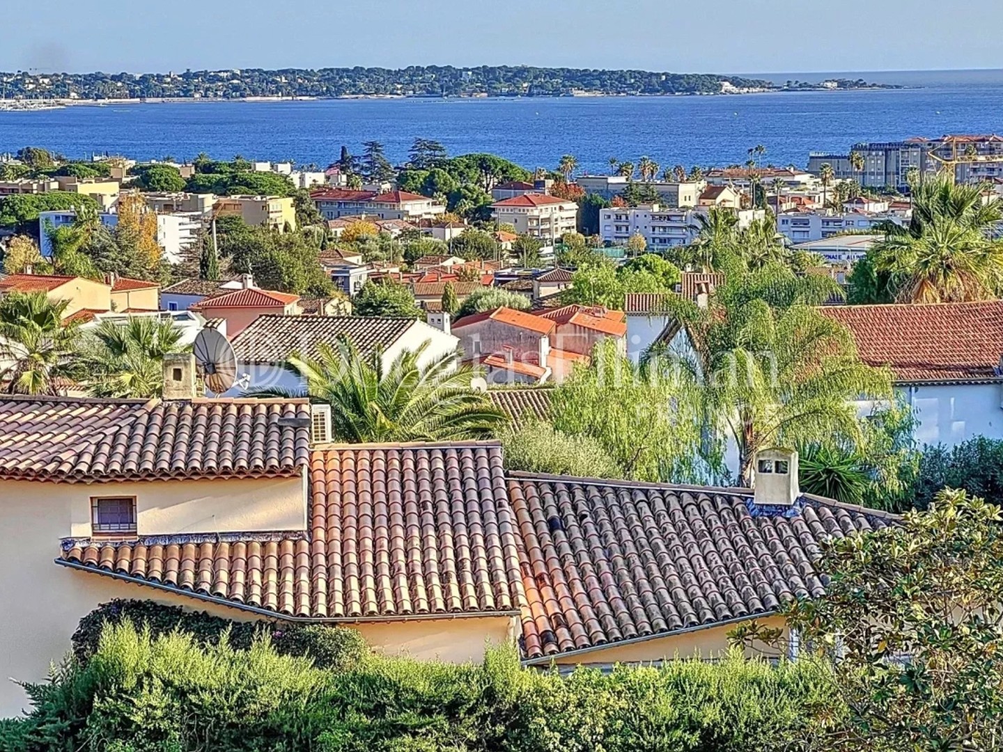GOLFE JUAN - Charmante maison vue mer panoramique