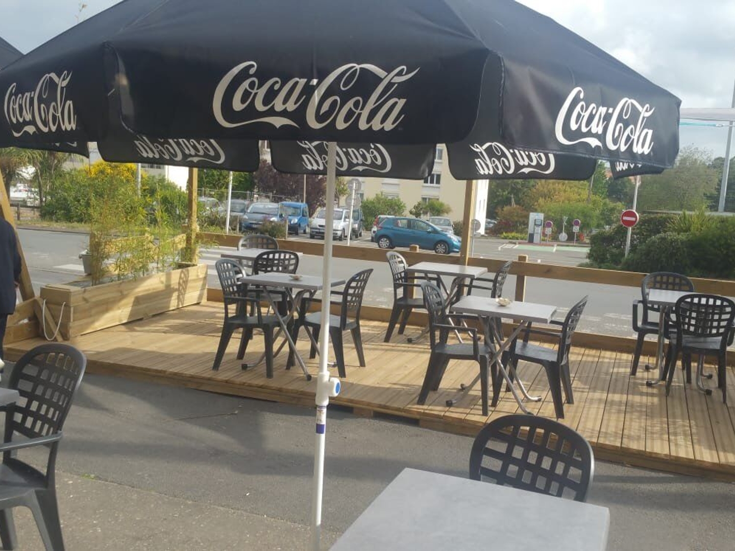 Magasin à vendre - 2 pièces - 130m2 - Saint-Gilles-Croi... (85800)