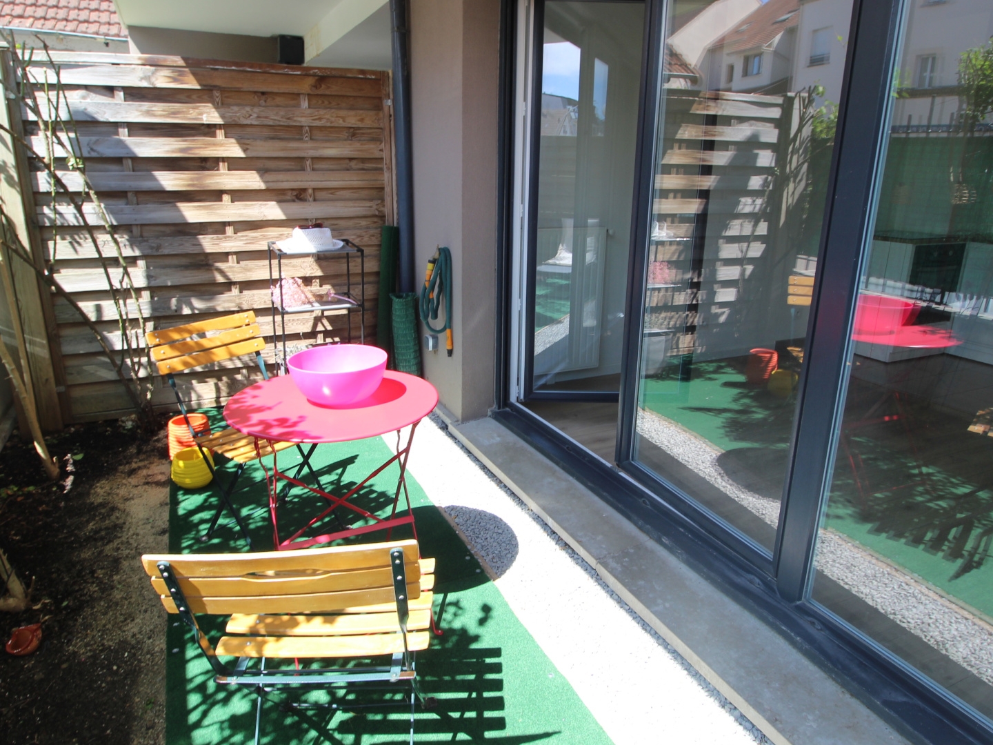 Centre ville de Quincy sous sénart : F2 avec jardinet et parking