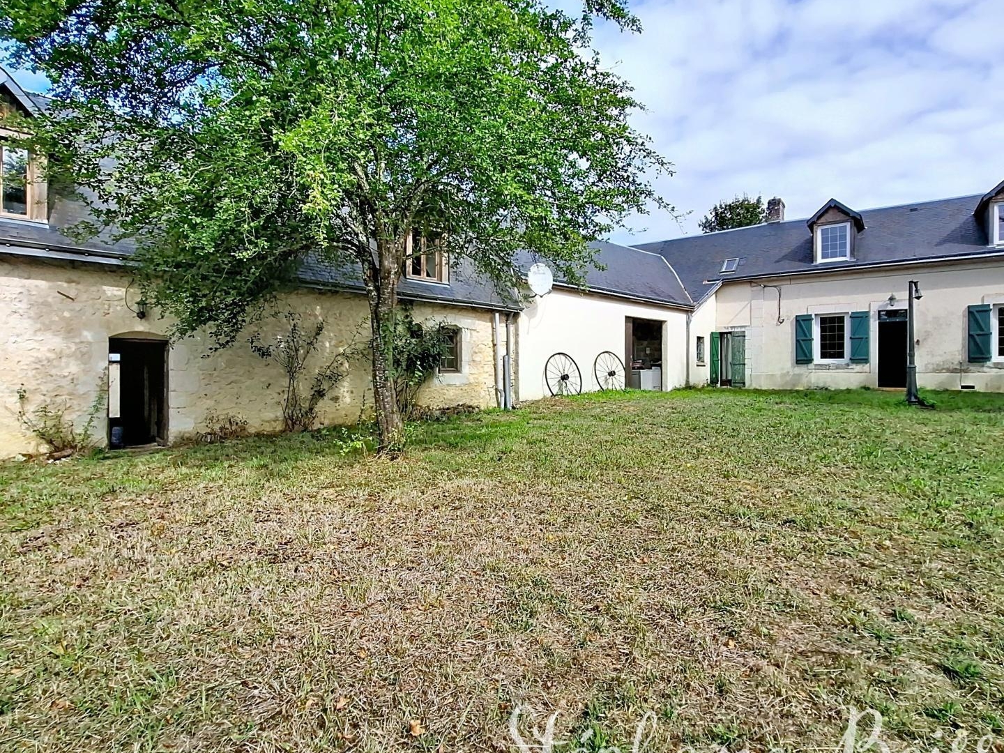 Maison à vendre - 10 pièces - 251m2 - Luché-Pringé (72800)