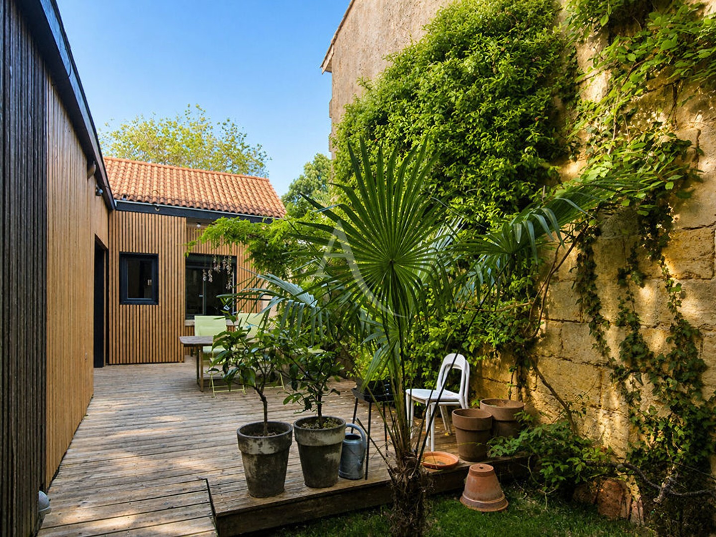 BORDEAUX BARRIERE DE PESSAC - Echoppe de 115m² avec terrasse et garage