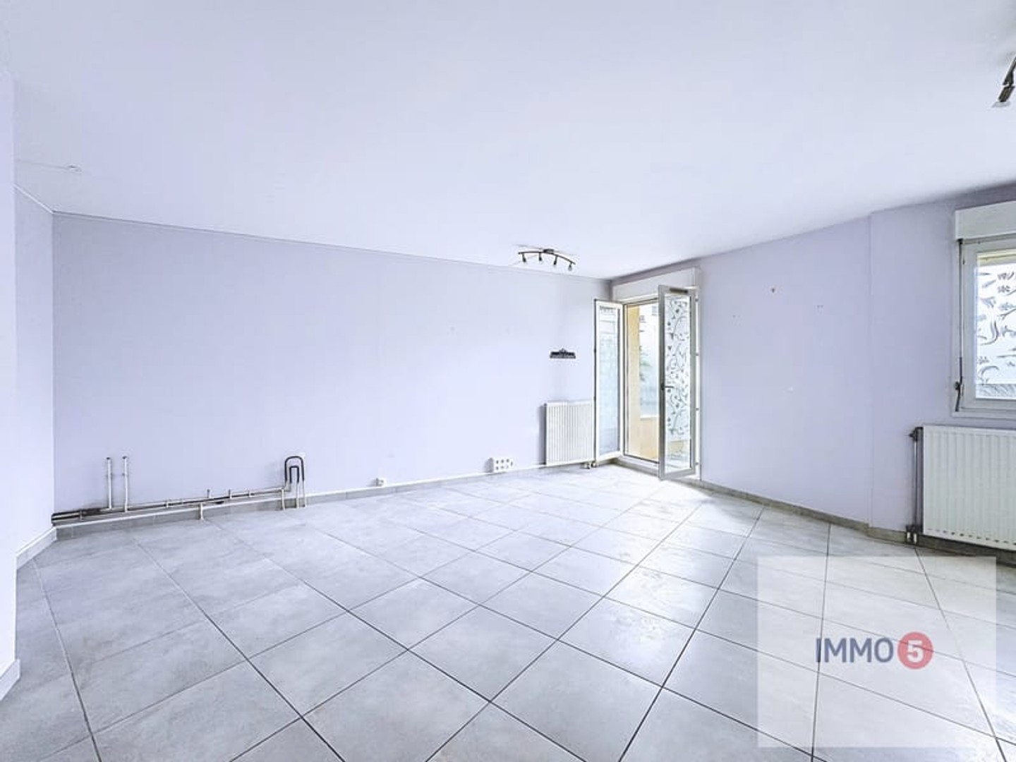 Magasin à vendre - 2 pièces - 74m2 - Le Plessis-Trévise (94420)