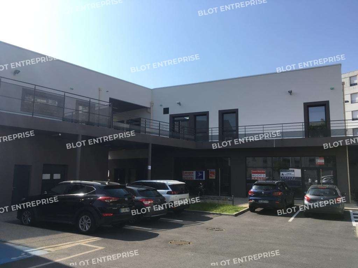 A vendre local commercial 325m² à Brest St Marc