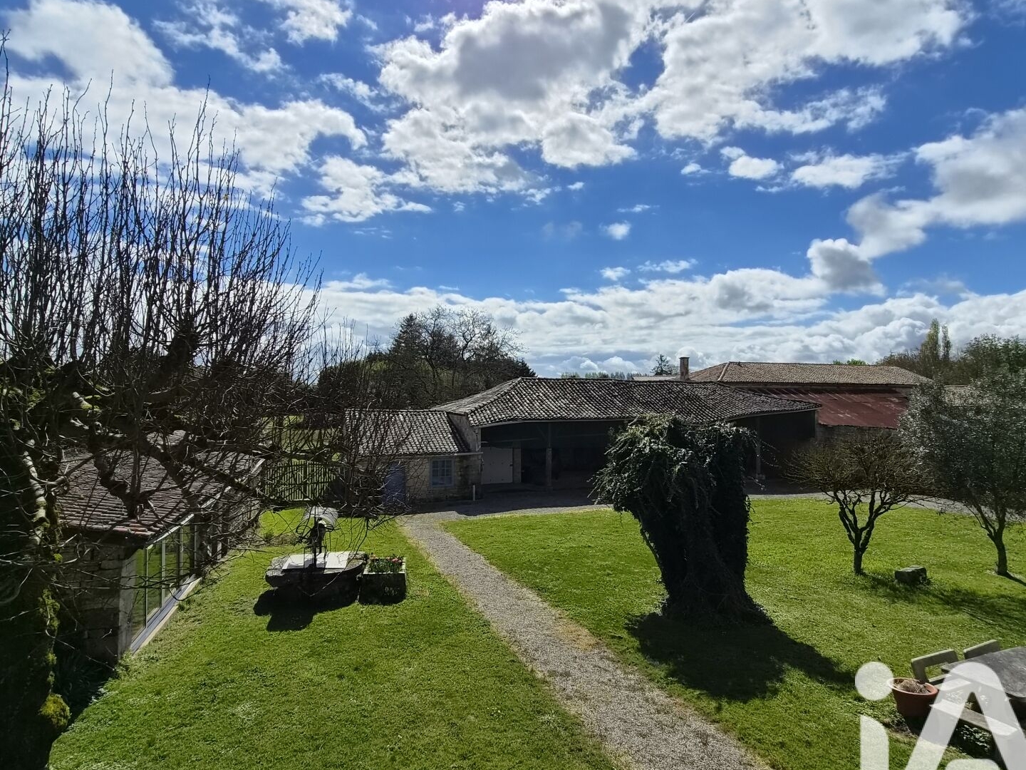 Maison à vendre - 19 pièces - 560m2 - Melleran (79190)