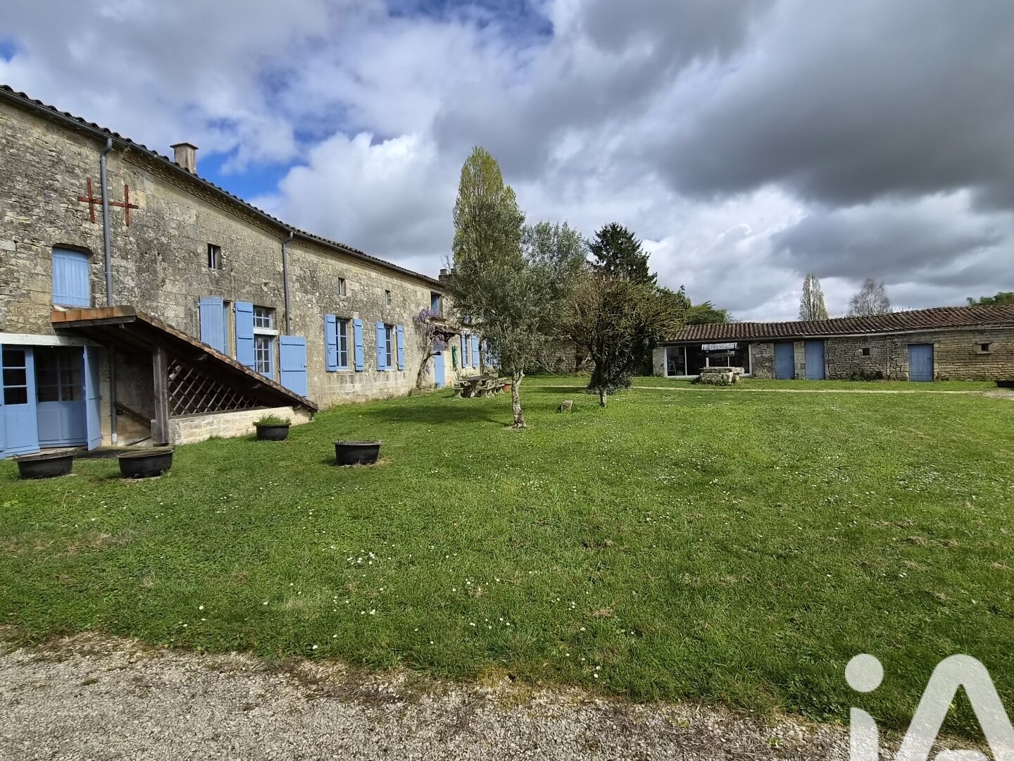 Maison à vendre - 19 pièces - 560m2 - Melleran (79190)