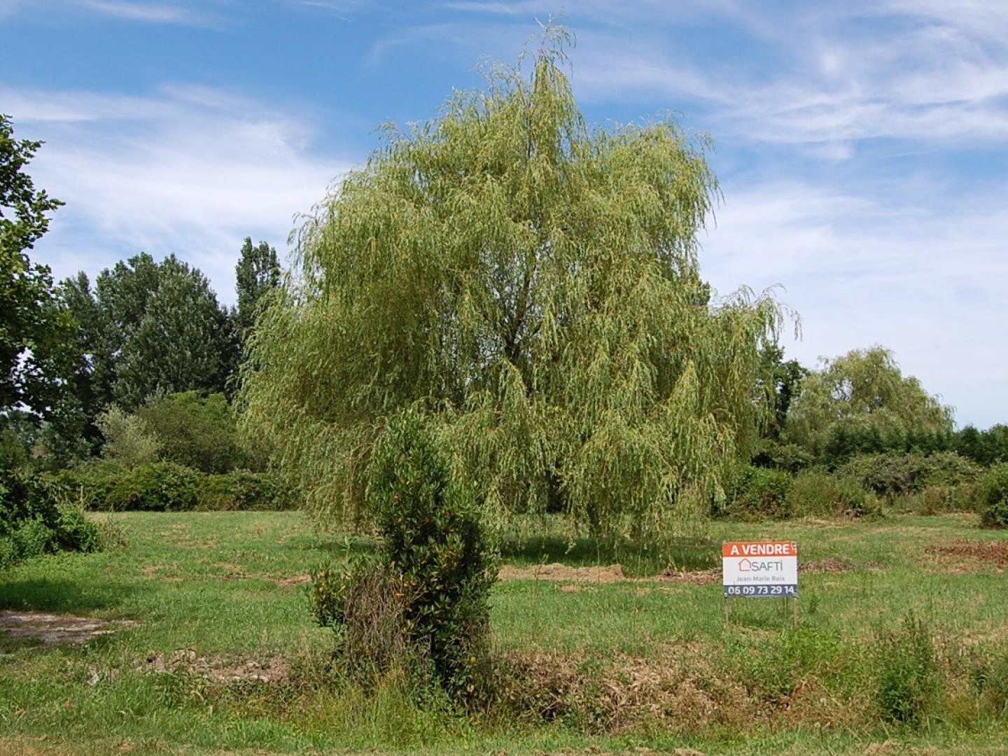 Terrain de 1 275 m² en plein centre-ville d'Étauliers !
