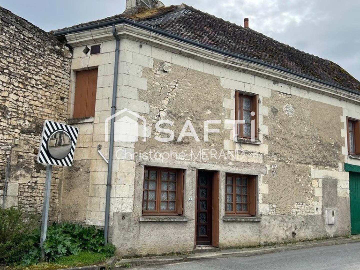 Grande maison dans le centre de LEIGNE SUR USSEAU