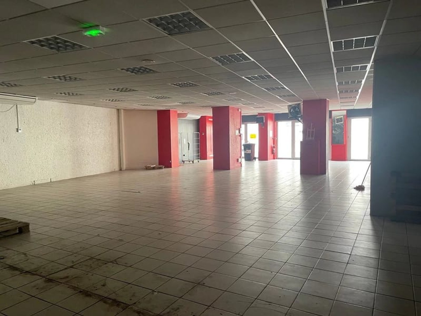 Bureaux à vendre - 4 pièces - 270m2 - Lavelanet (09300)