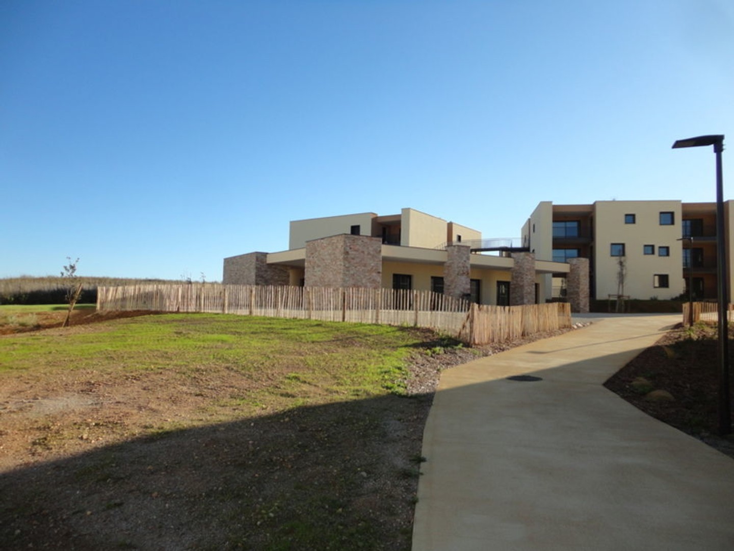 Dpt Hérault (34), à vendre SERIGNAN appartement T2 de 42,8 m² avec terrasse et stationnement