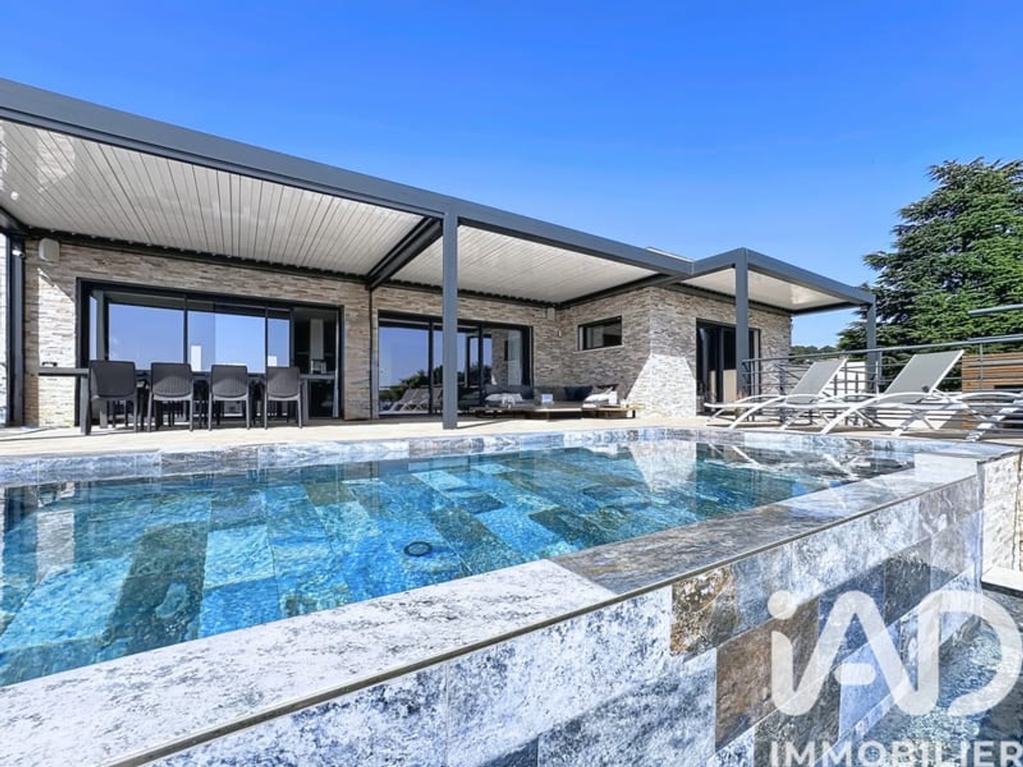Maison 7 pièces 300 m²