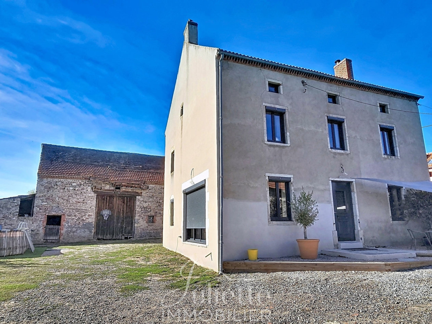 MAISON DE 170m2 RÉNOVÉE AVEC DEPENDANCES