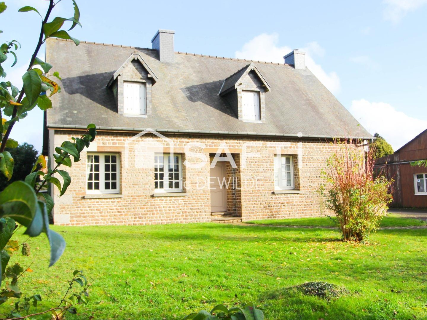 Maison d'artisans, spacieuse avec fort potentiel !