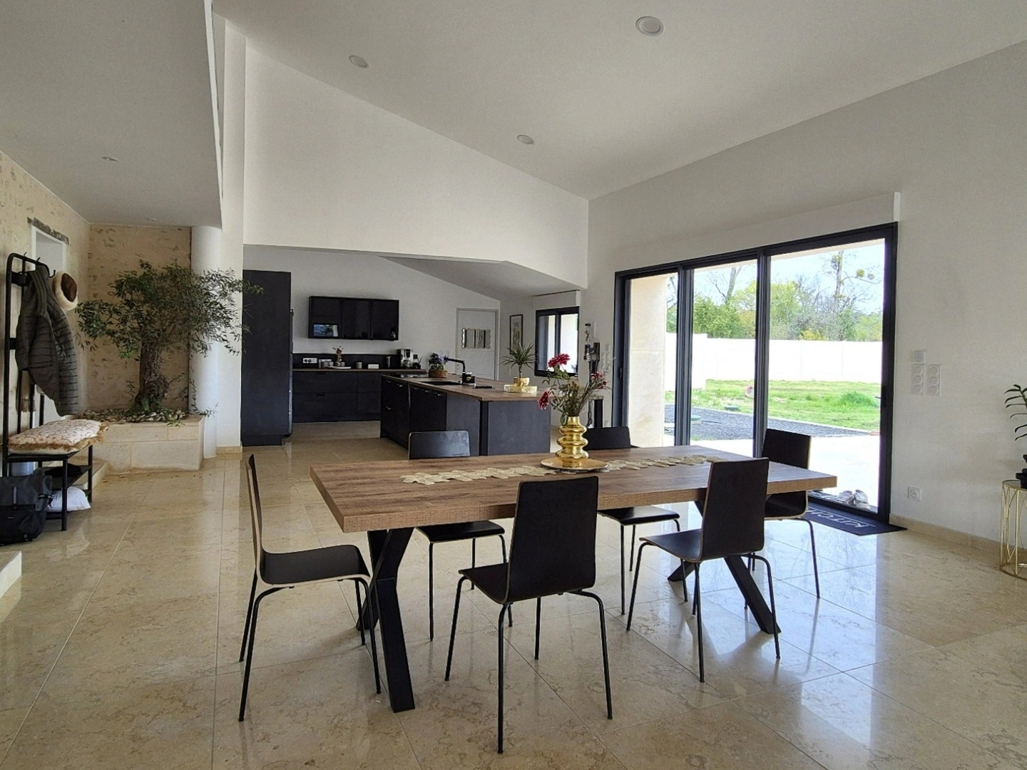 Maison à vendre - 8 pièces - 250m2 - Berson (33390)