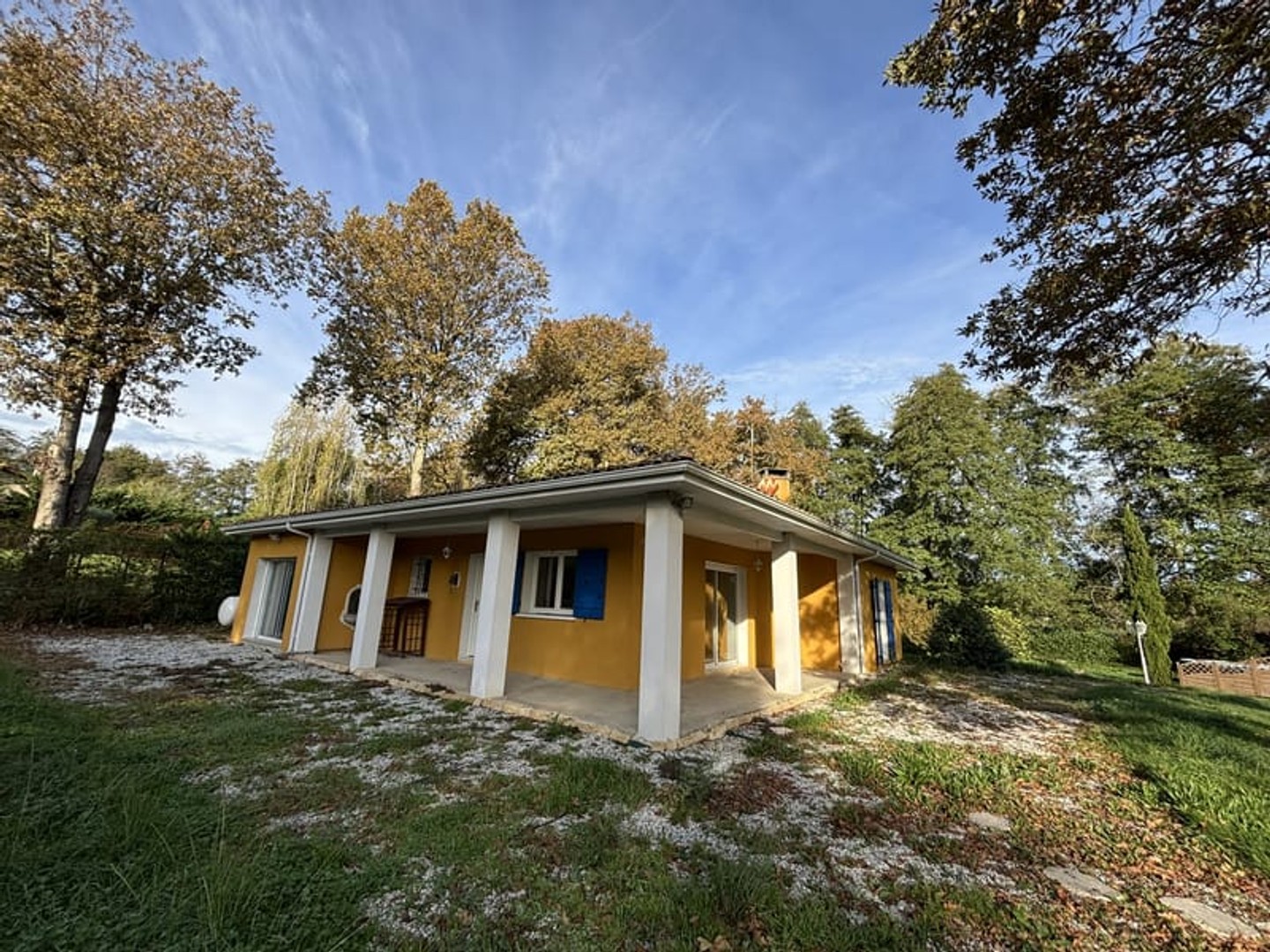 MAISON T4 AVEC GRAND TERRAIN ET GARAGE