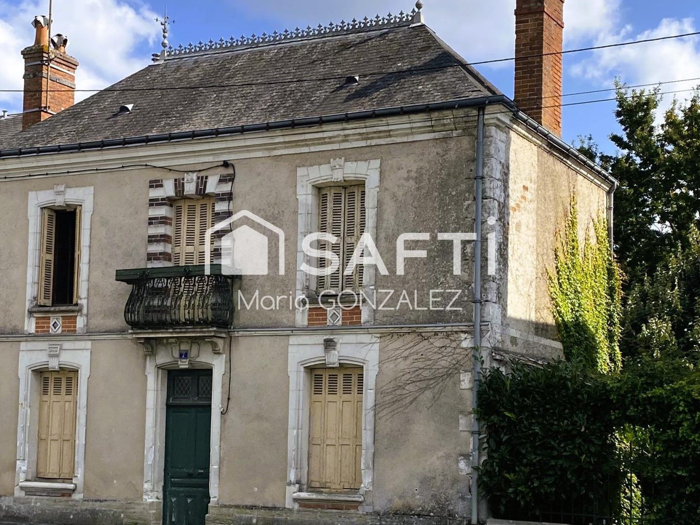 Idéalement située à proximité des commerces et de la gare