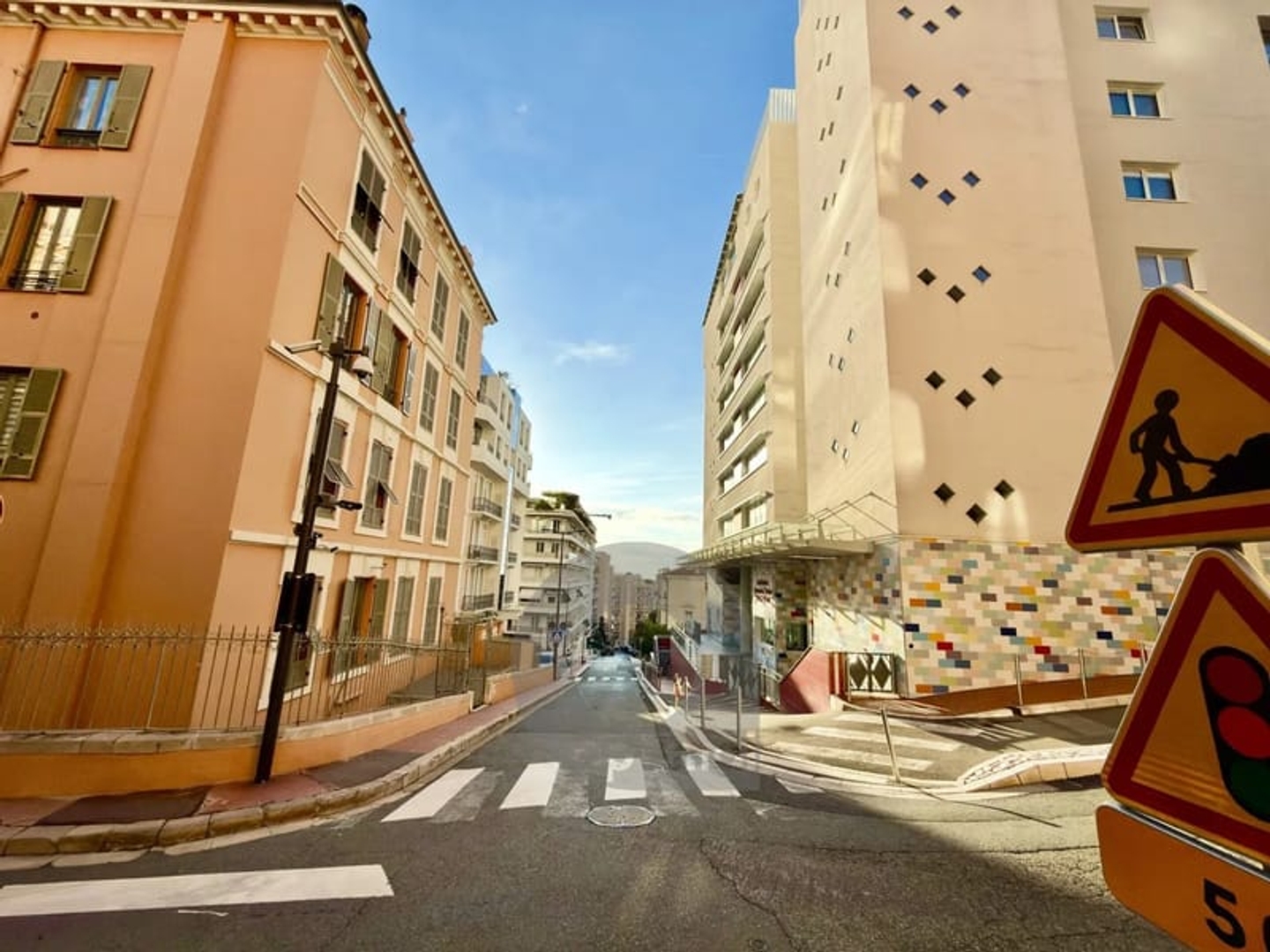 3 pièces loué a rénover Face au collège de Monaco