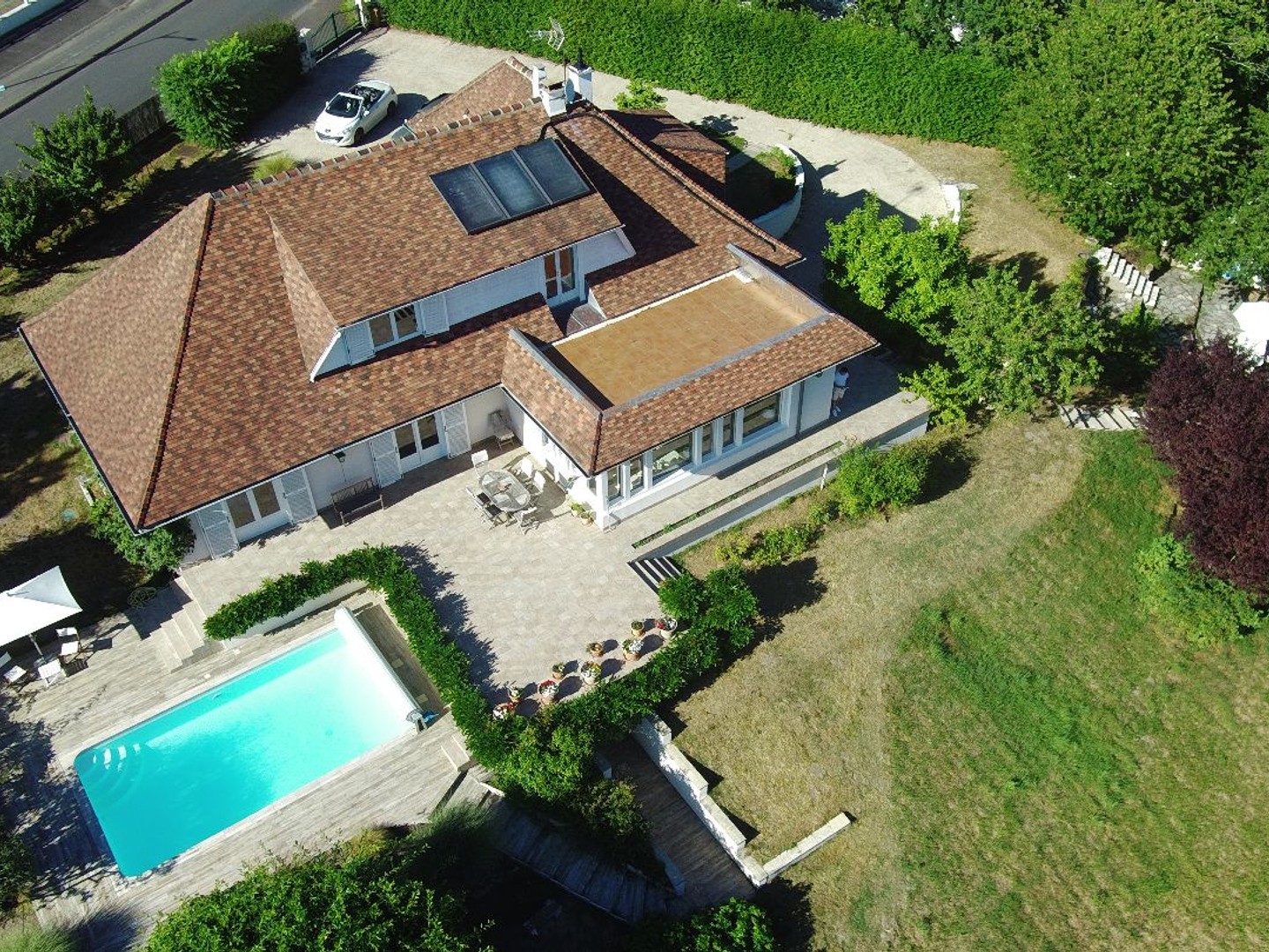 Villa avec piscine, vue panoramique sur la nature