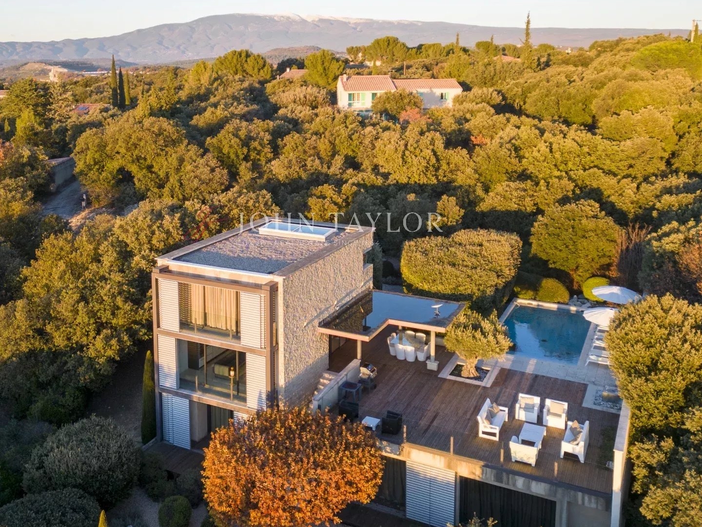 A VENDRE Superbe Maison Moderne en Pierre avec Vue Panoramique Venasque Provence