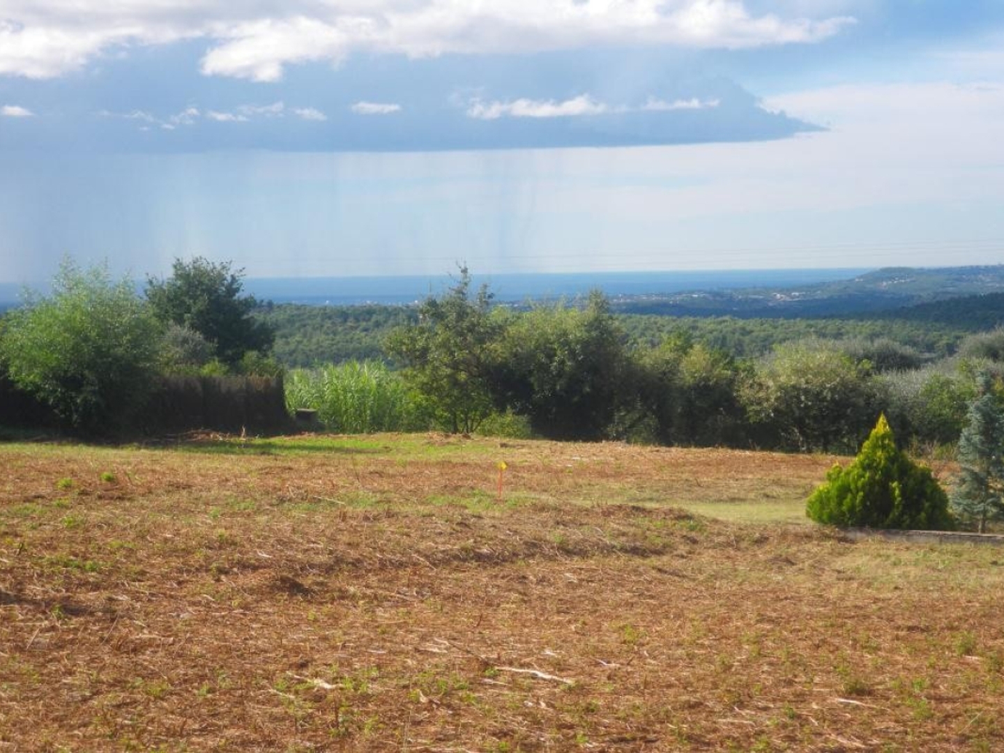 vENCE - Magnifique terrain de 2816 m2 dans un quartier prisé
