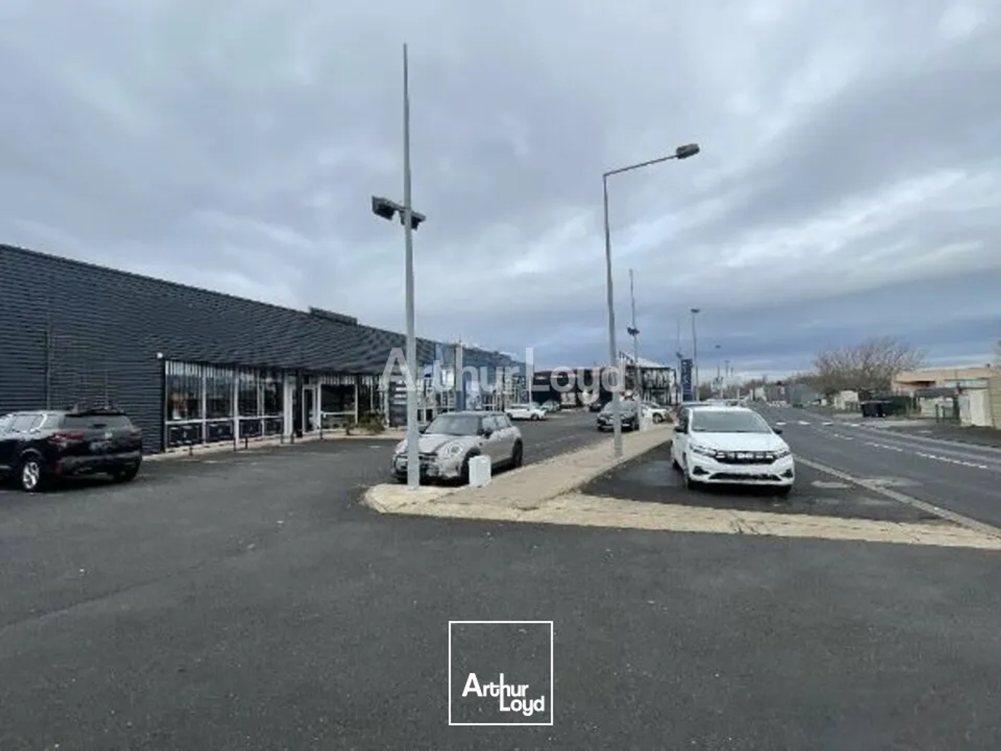 Locaux à vendre - 1700m2 - Reims (51100)