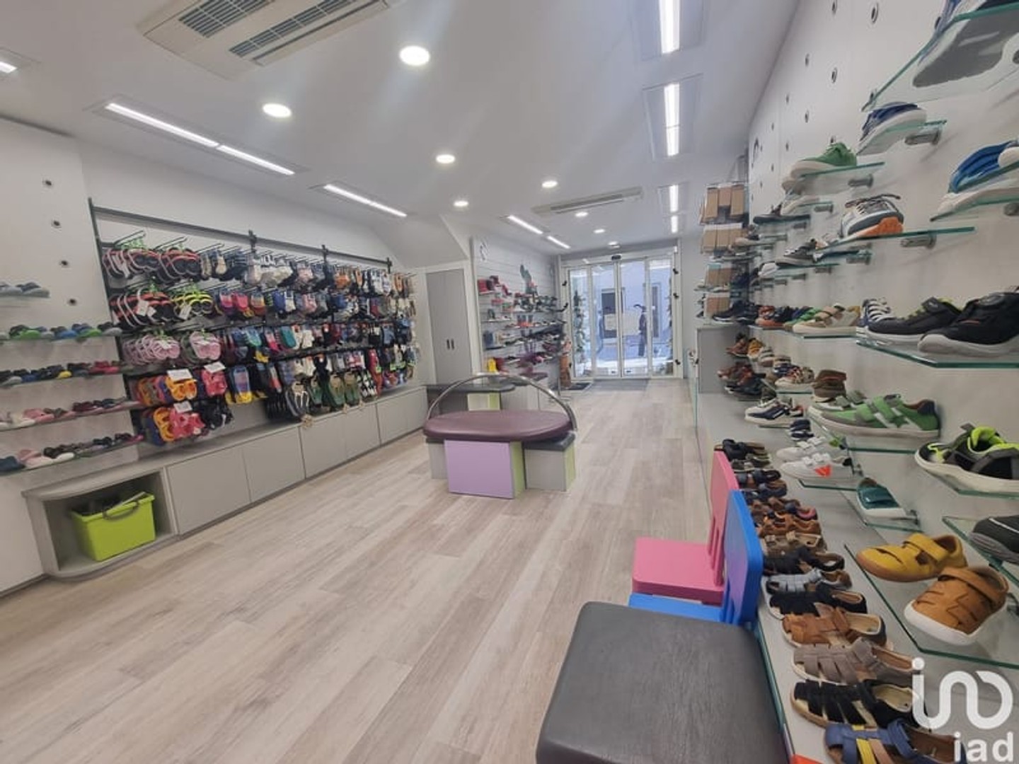 Immeuble commercial 103 m²