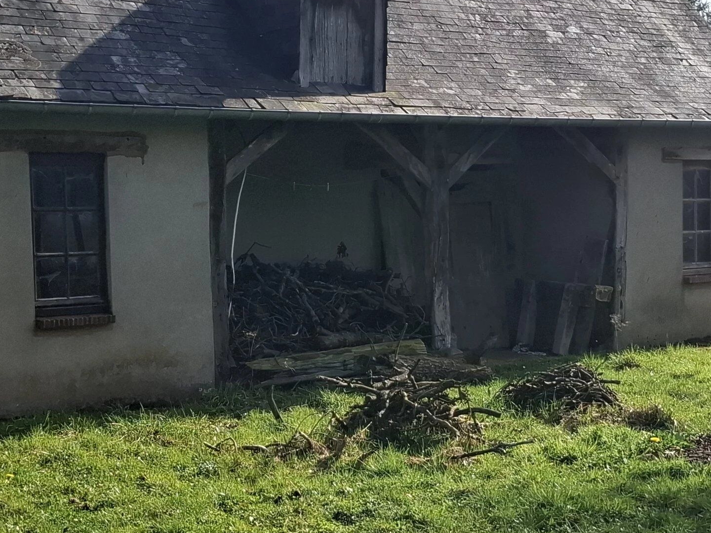 CHARMANTE MAISON ANCIENNE AU CALME AVEC DÉPENDANCE ET BEAU TERRAIN SANS VIS-À-VIS