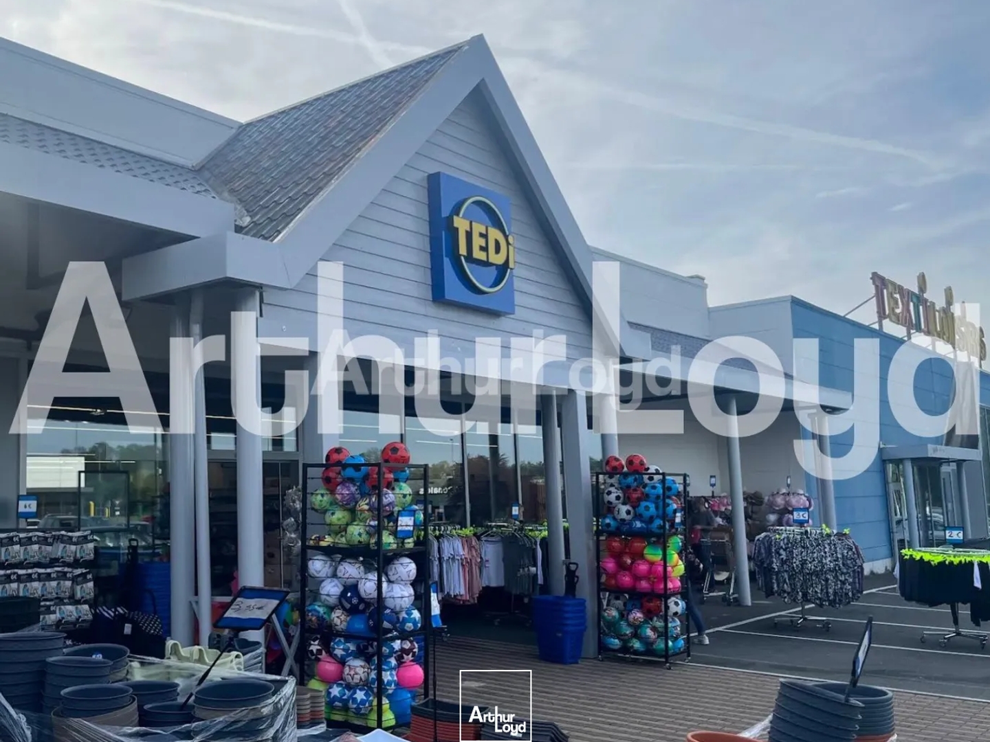 Location local commercial à Bruay-la-Buissière en zone Porte Nord et accès direct