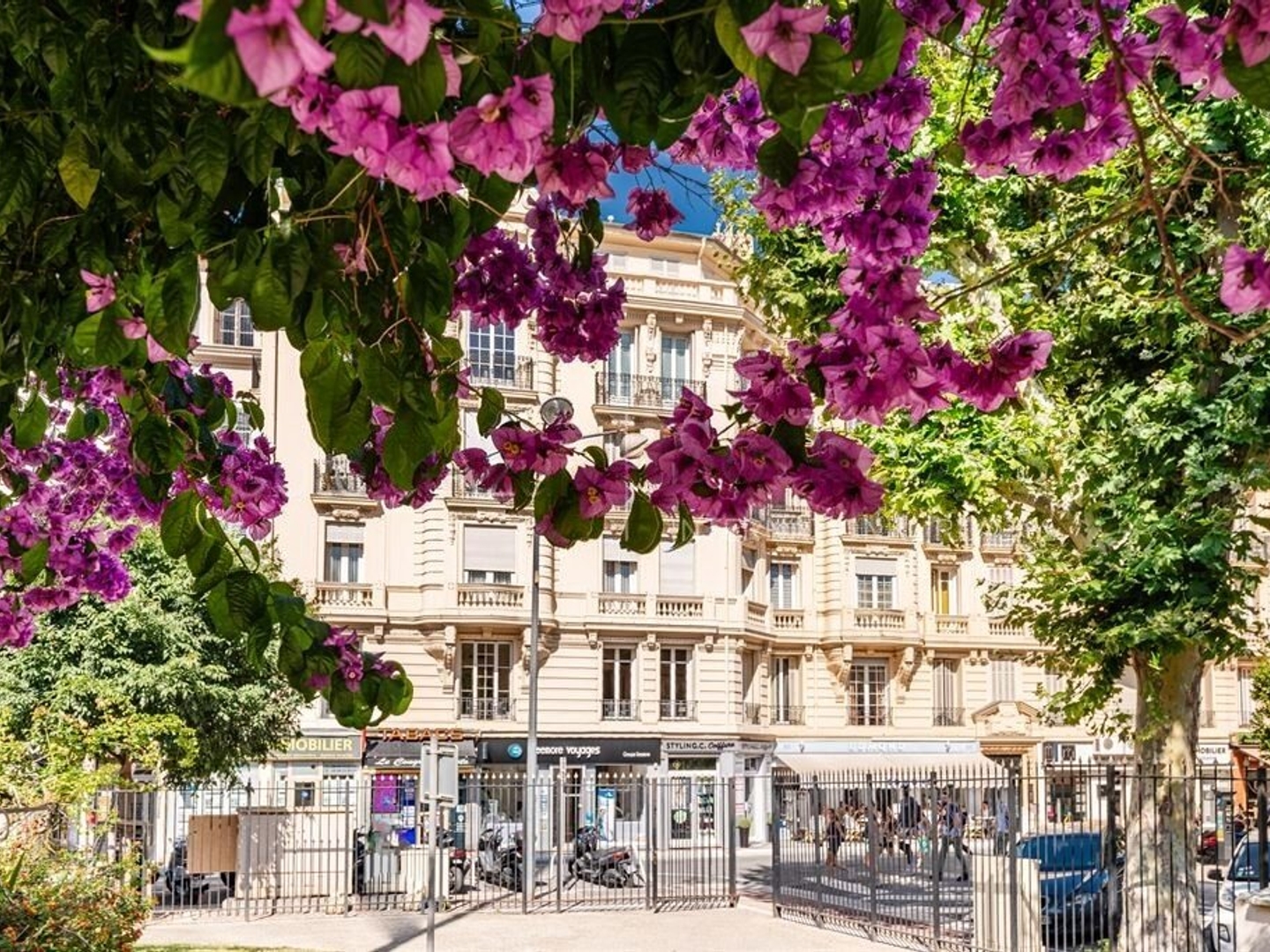 Nice Carré d'Or, appartement deux pièces face à un jardin histor