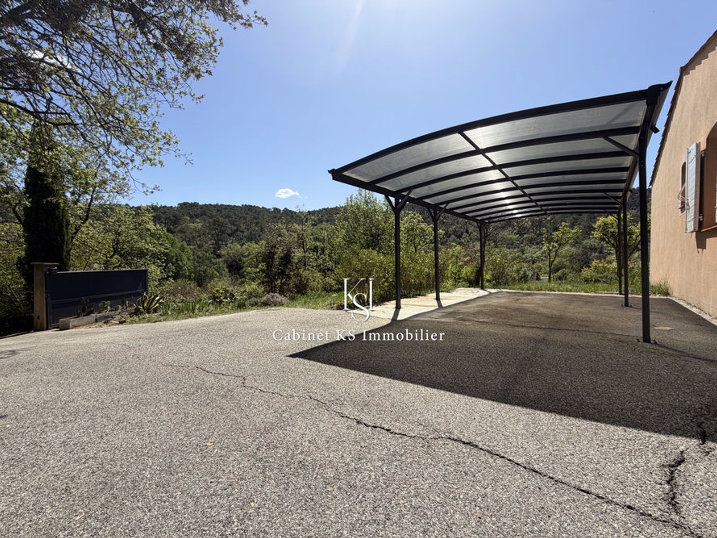 Maison à vendre - 4 pièces - 1200m2 - Vins-Sur-Caramy (83170)