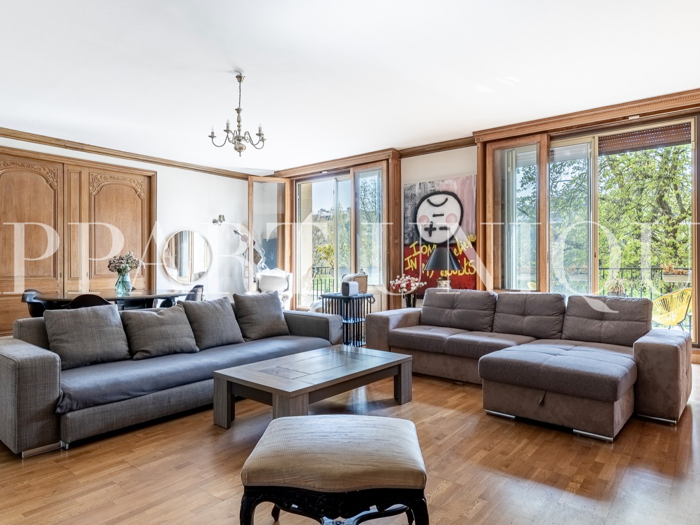AVENUE FOCH - SUPERBE APPARTEMENT FAMILIAL ET DE RECEPTION