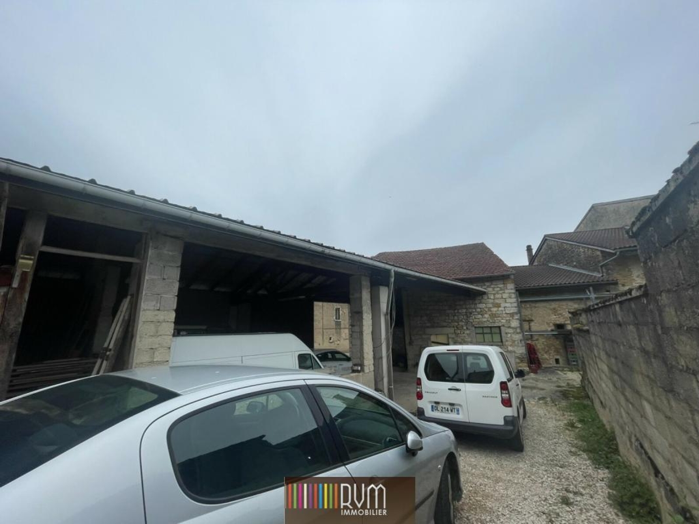 Immeuble à vendre - 3 pièces - 450m2 - Hautecourt-Romanèche (01250)