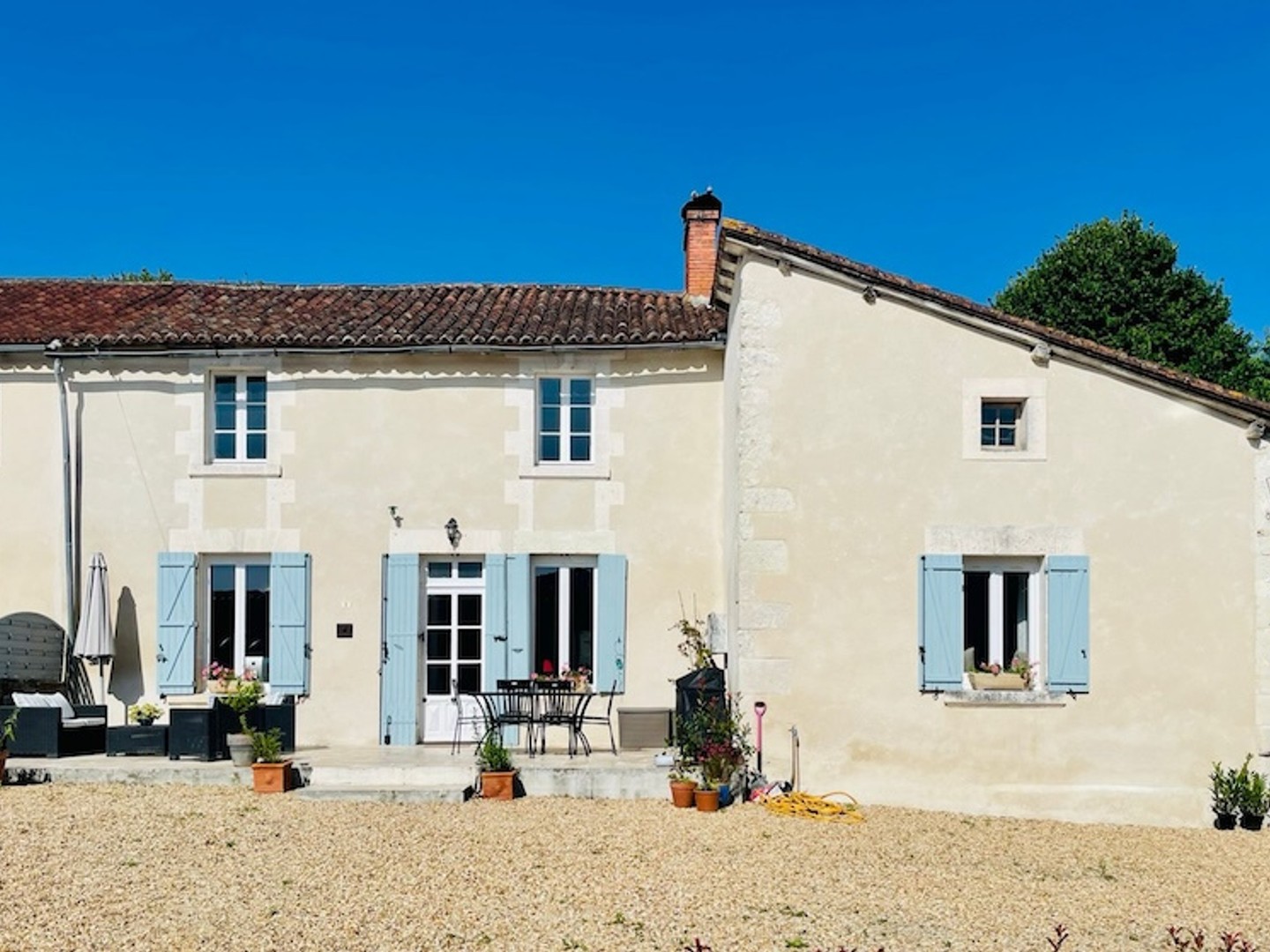 BELLE MAISON DE 4 CHAMBRES RENOVEE AVEC GOUT AU CALME AUBETERRE-SUR-DRONNE