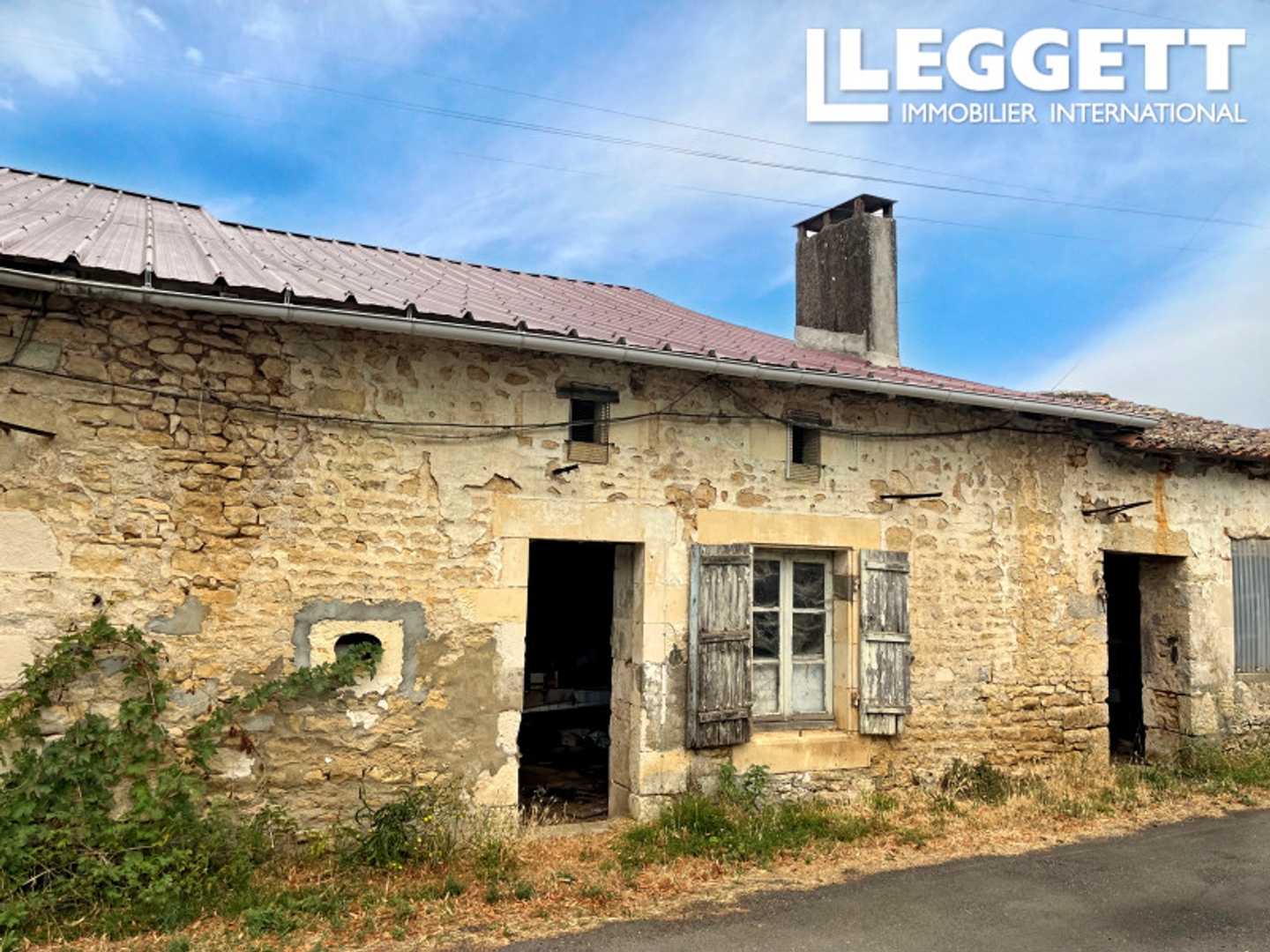 Maison à vendre - 839m2 - Voulême (86400)