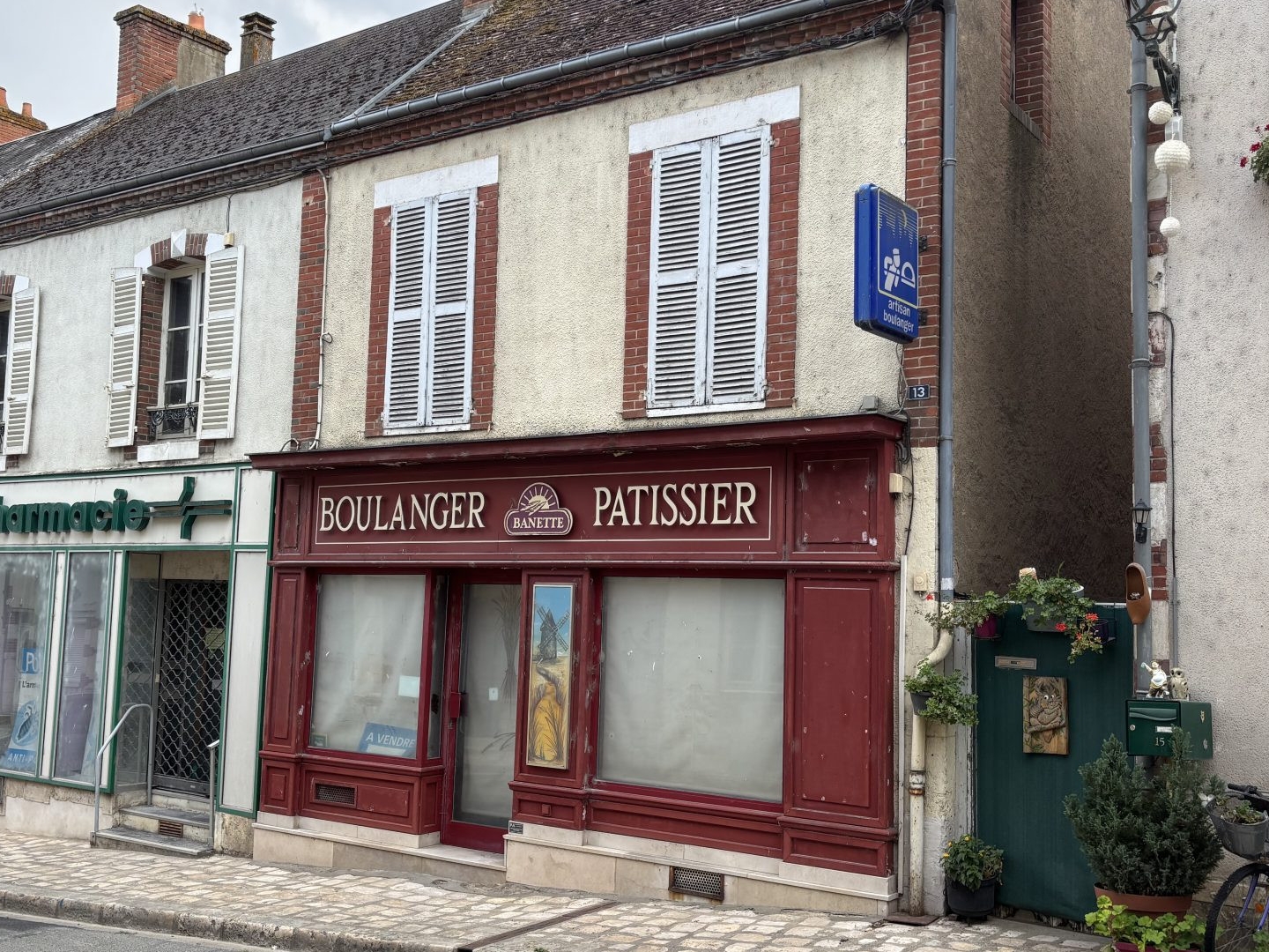 ENSEMBLE IMMOBILIER AVEC JARDIN