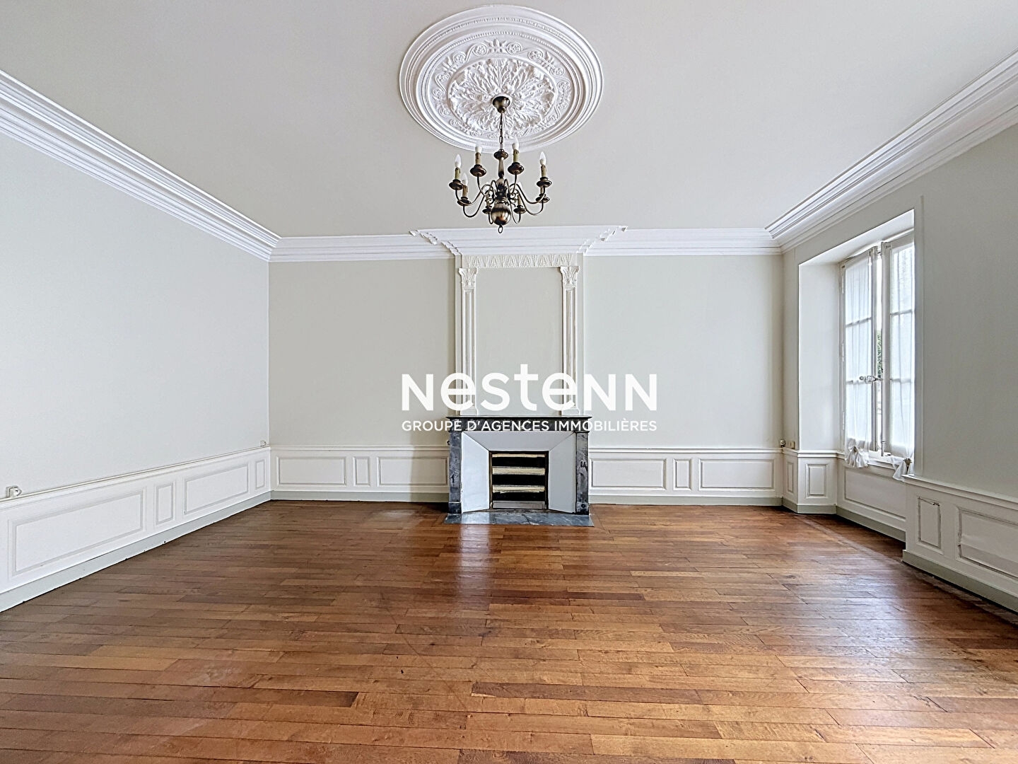 Immeuble à vendre - 20 pièces - 457m2 - Sainte-Maure-De-T... (37800)