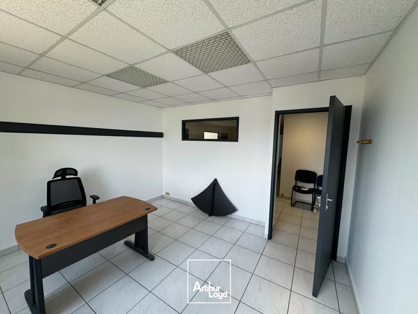 Locaux à vendre - 685m2 - Nazelles-Négron (37530)