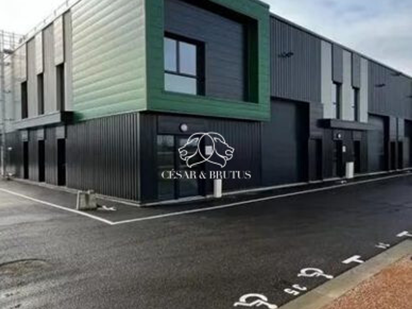 Vends local d'activité - 222 m² - Villette-d'Anthon 38280