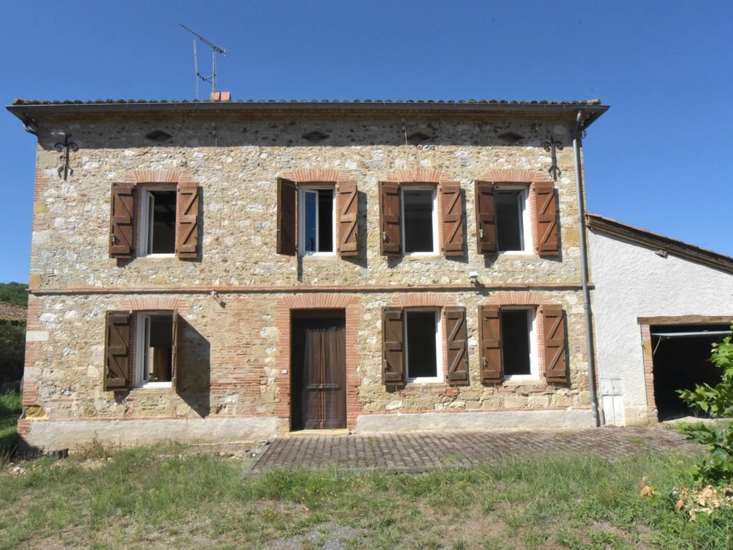 BELLE MAISON DE PIERRE RÉNOVÉE EN CAMPAGNE PROCHE DE LAVAUR