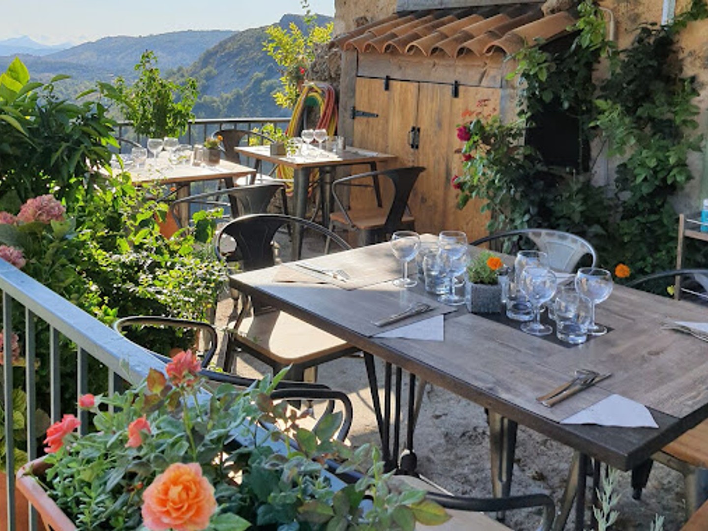 Magasin à vendre - 3 pièces - 76m2 - Bézaudun-Les-Alpes (06510)