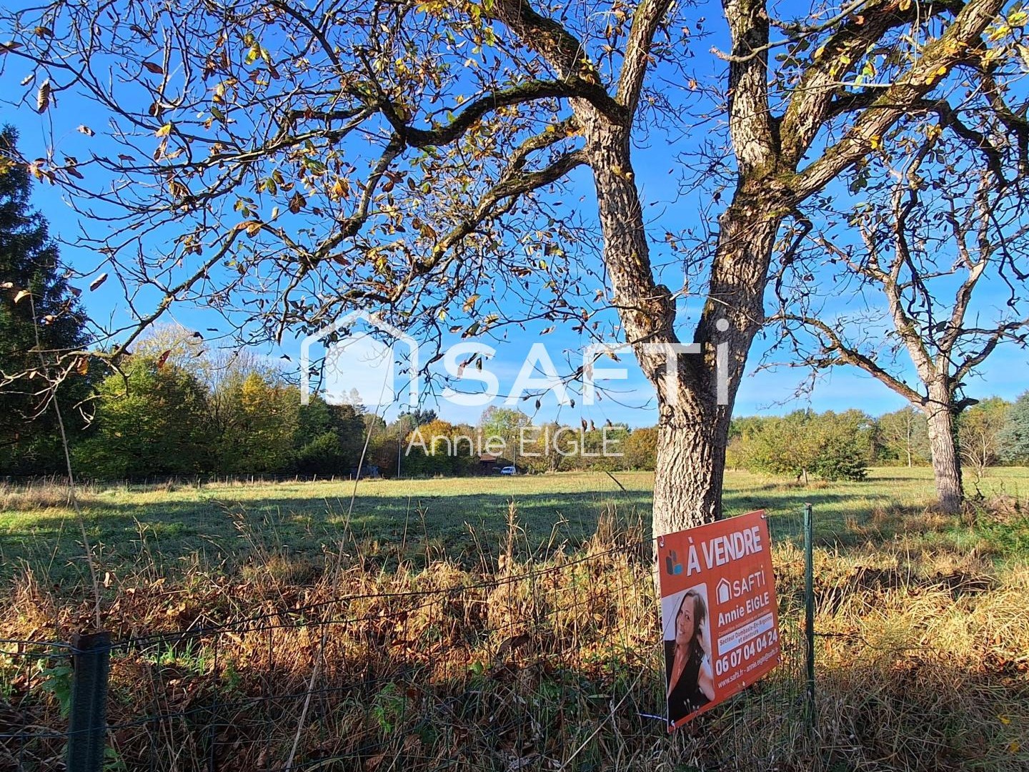 beaux terrains en sortie de village