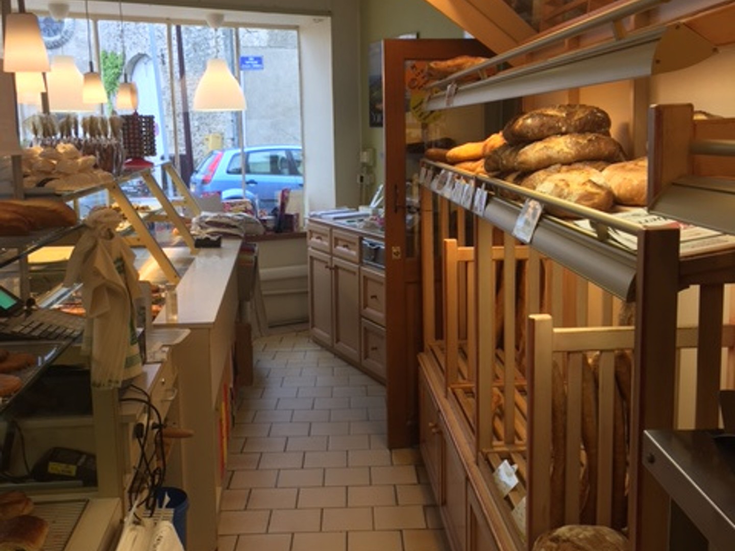 BOULANGERIE PATISSERIE D ANGLE RÉNOVÉE 2013 EMPLACEMENT IDÉAL PROCHE DE SANCERRE