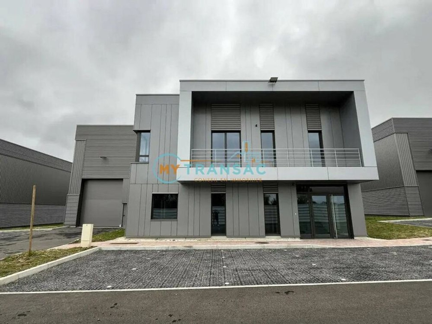 Courtry A VENDRE de 700 à 1 550m² de locaux d'activités neufs