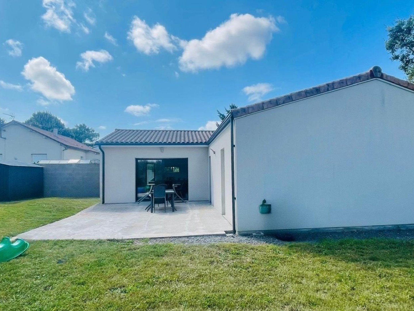 PLAIN PIED RÉCENT HORS LOTISSEMENT 3CH BUREAU