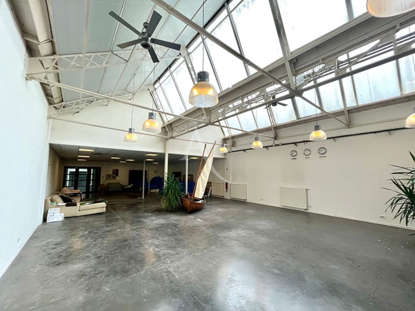 Immeuble commercial 1046 m²