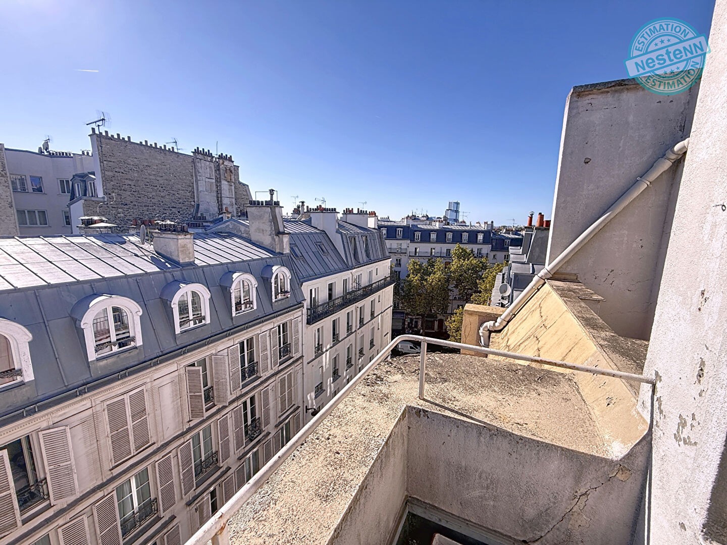 Paris 2 pièces 42.20m2 Dernier étage clair et lumineux