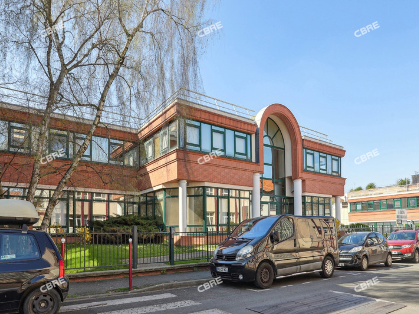 Local professionnel 849 m²