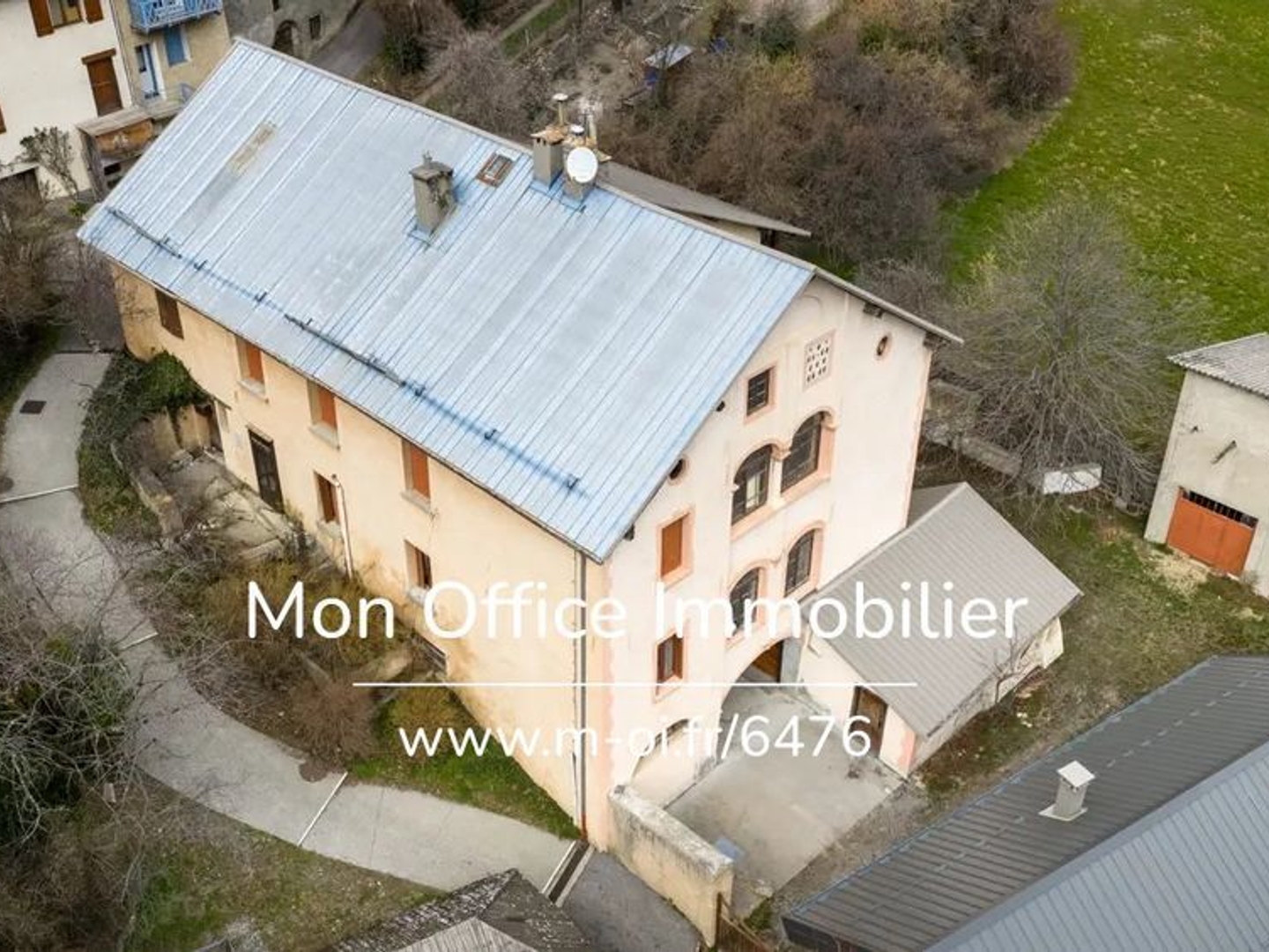 Référence : 6476-MTE. - Bâtisse à rénover - 600 m²- Terrain 3200 m²
