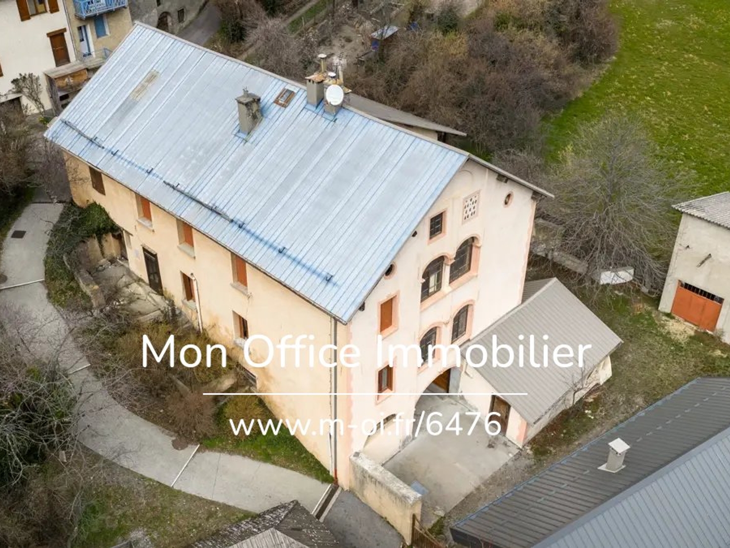 Référence : 6476-MTE. - Bâtisse à rénover - 600 m²- Terrain 3200 m²
